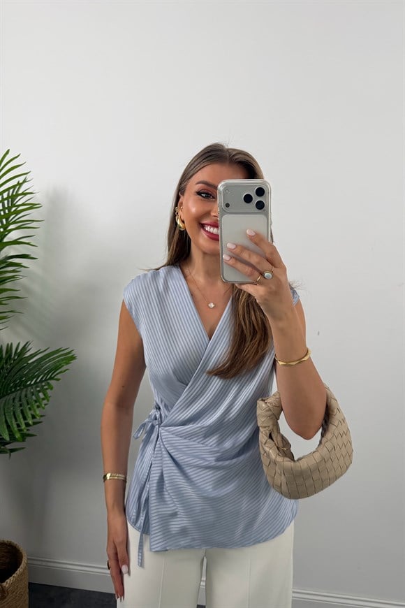 Premium Seri İpek Saten Kruvaze Kolsuz Bluz Pastel Mavi