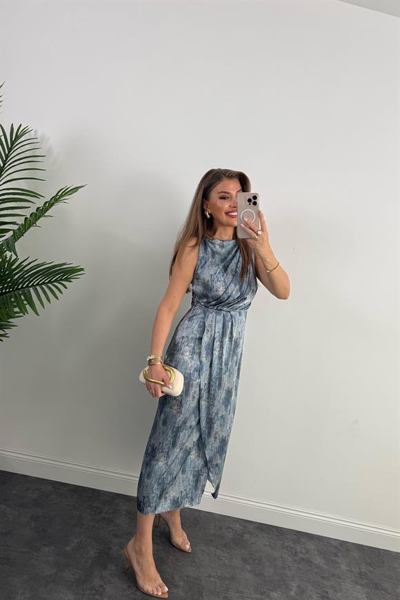 Premium Seri İpek Saten Mavi Desenli Drapeli Midi Elbise