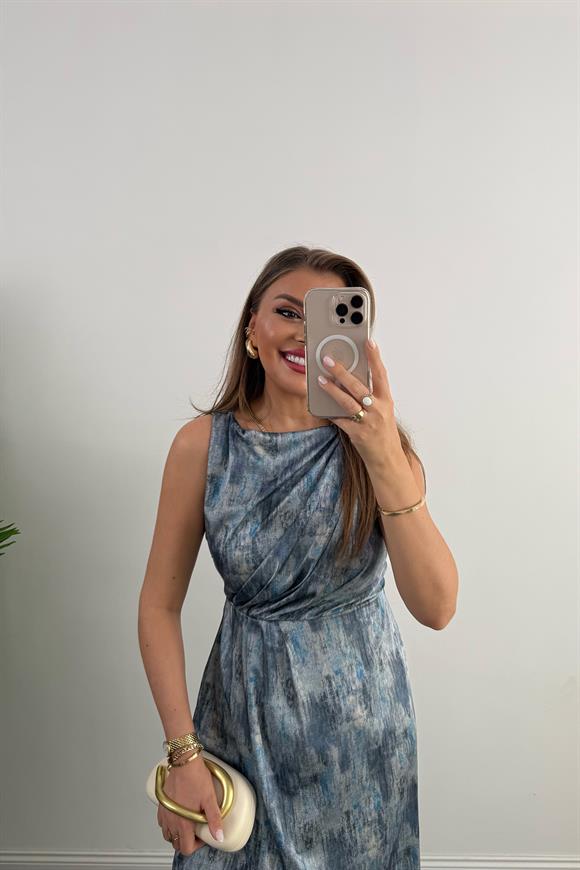 Premium Seri İpek Saten Mavi Desenli Drapeli Midi Elbise