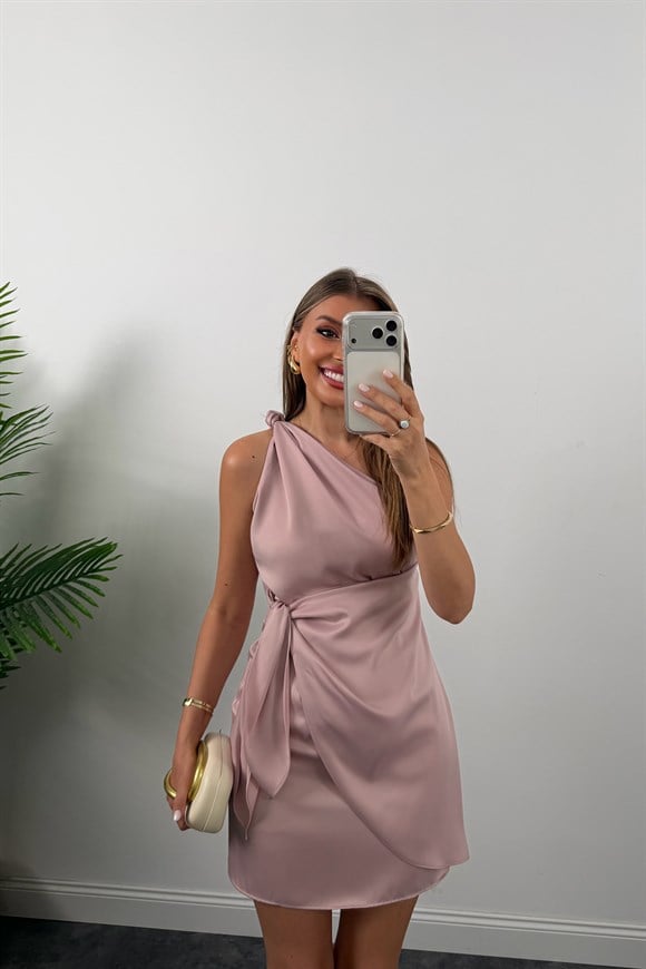 Premium Seri İpek Saten Tek Omuz Anvelop Kısa Elbise Pastel Pembe