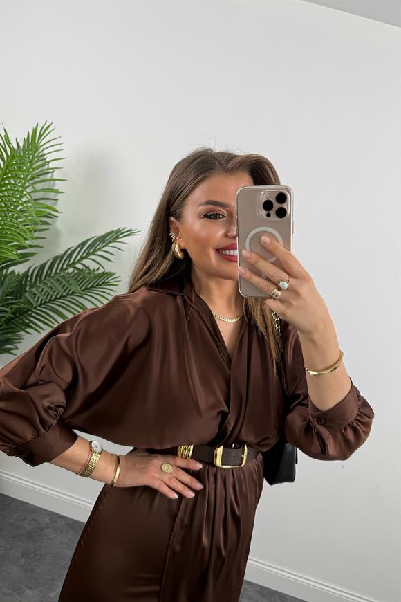 Premium Seri Midi Boy Kemerli Saten Anvelop Elbise Acı Kahve