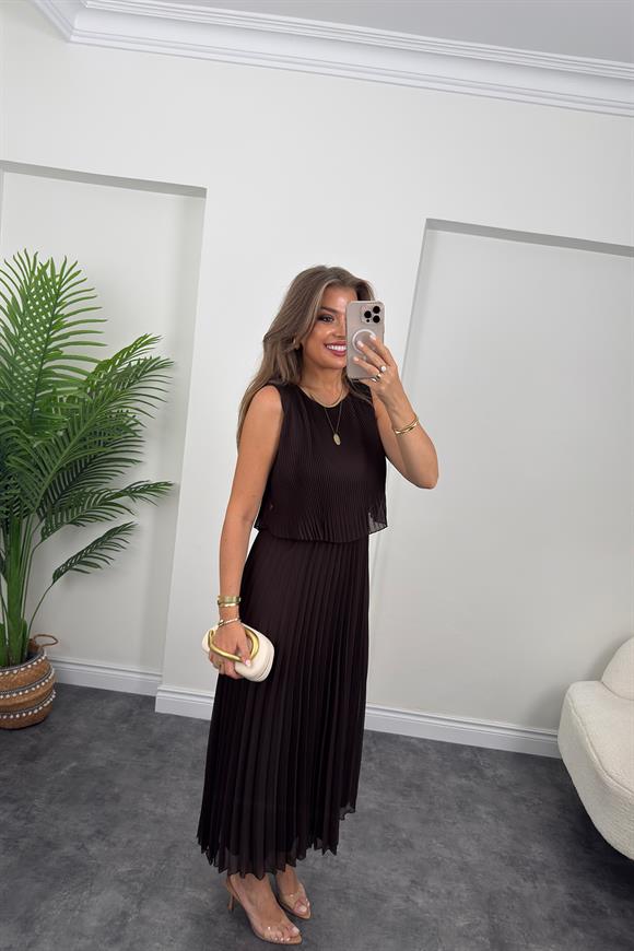 Premium Seri Pileli Maxi Şifon Elbise Acı Kahve