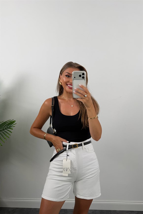Premium Seri Şehir Boy Yüksek Bel Mom Şort Beyaz