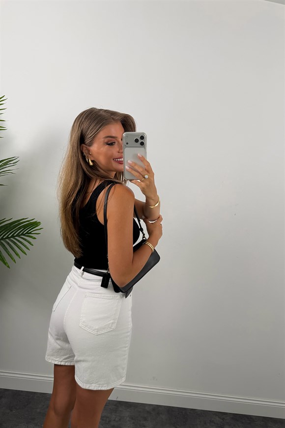 Premium Seri Şehir Boy Yüksek Bel Mom Şort Beyaz