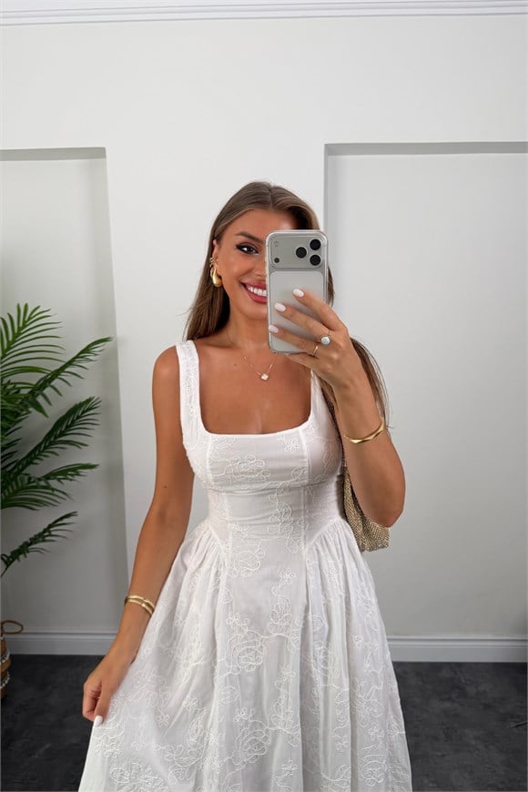 Premium Seri Tam Pamuklu Nakışlı Midi Boy Kloş Elbise Beyaz