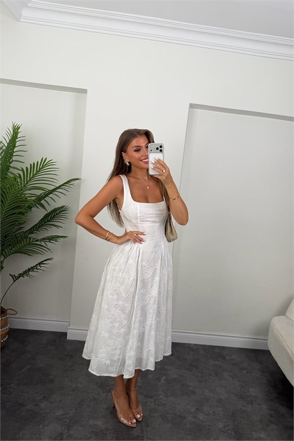Premium Seri Tam Pamuklu Nakışlı Midi Boy Kloş Elbise Beyaz