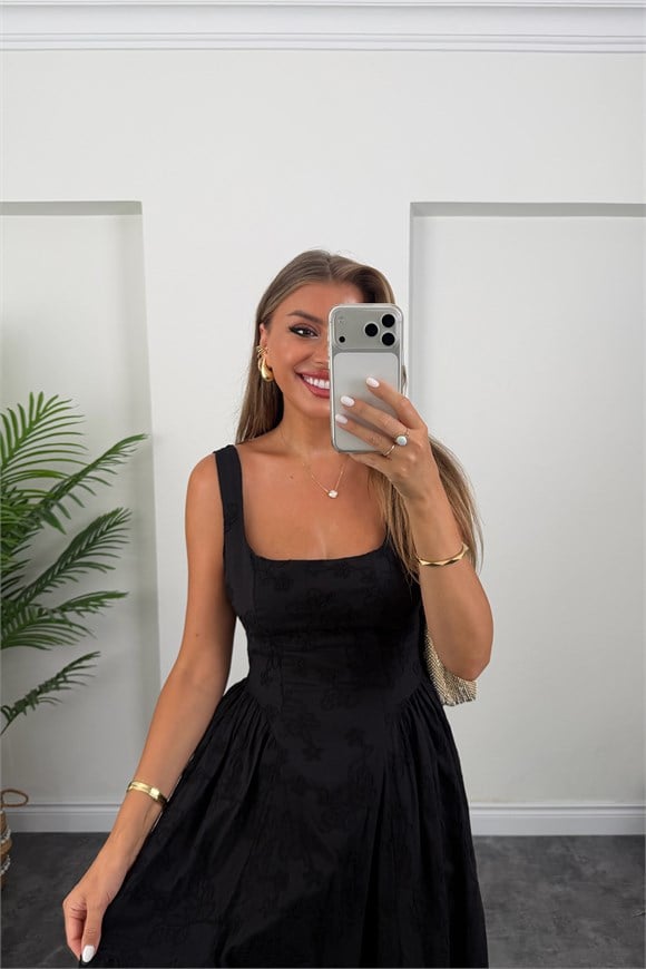 Premium Seri Tam Pamuklu Nakışlı Midi Boy Kloş Elbise Siyah 