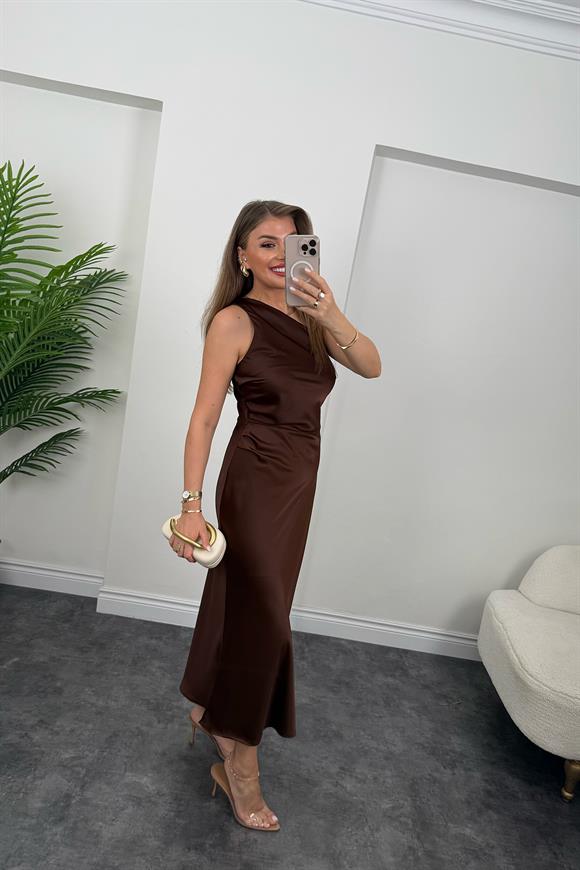 Premium Seri Tek Omuz Saten Maxi Elbise Kahverengi