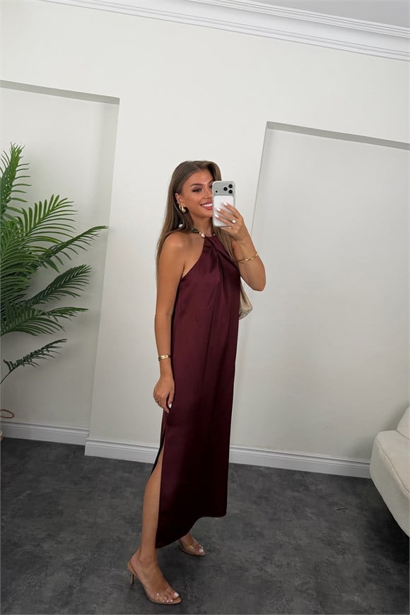 Premium Seri Yakası Boncuklu Maxi Saten Elbise Bordo 