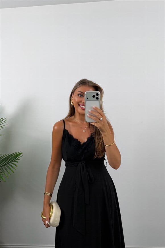 Premium Seri Yakası Dantelli Midi Boy Kloş Elbise Siyah