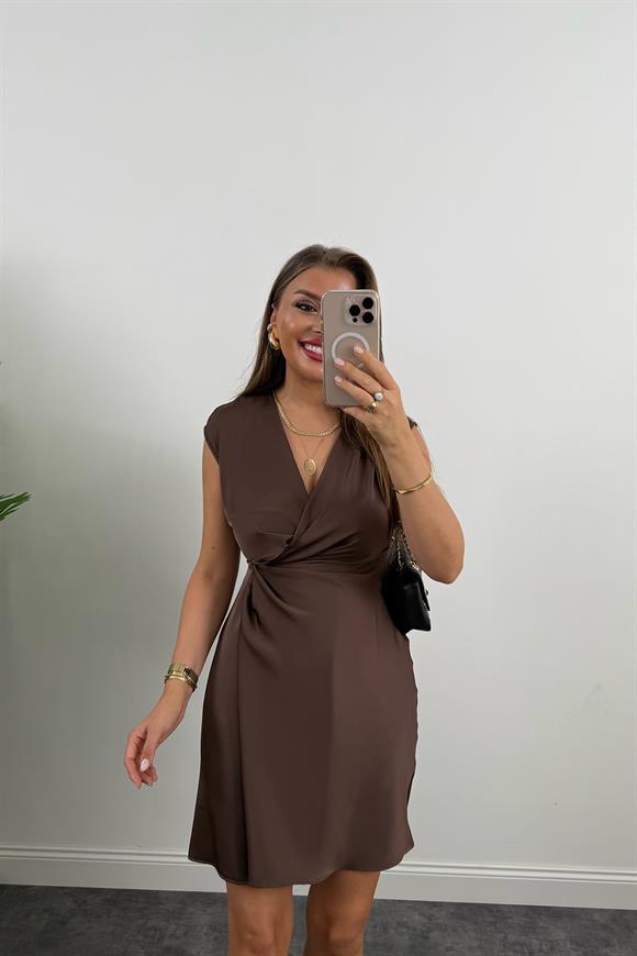 Premium Seri Yandan Drapeli Kruvaze Elbise Kahverengi