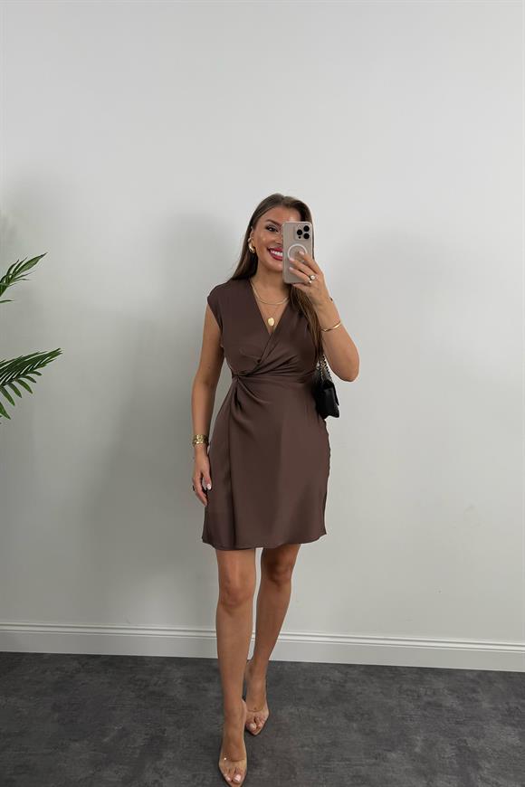 Premium Seri Yandan Drapeli Kruvaze Elbise Kahverengi
