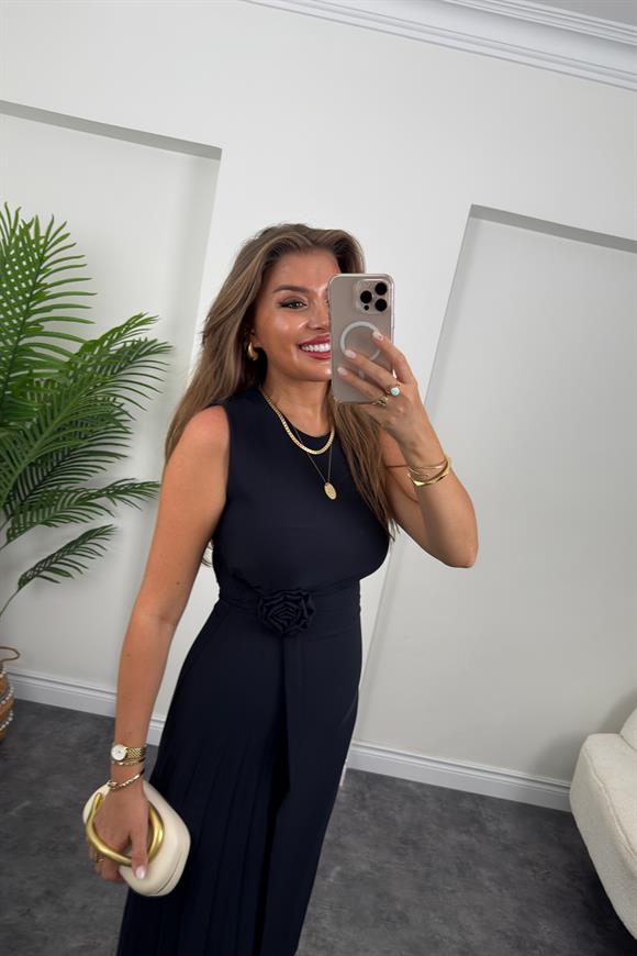 Premium Seri Yanı Pileli Gül Broşlu Midi Boy Tasarım Elbise Lacivert