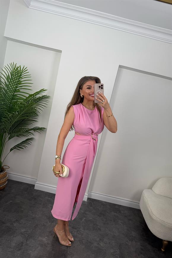 Premium Seri Yanları Dekolteli Gold Aksesuarlı Midi Elbise Pembe