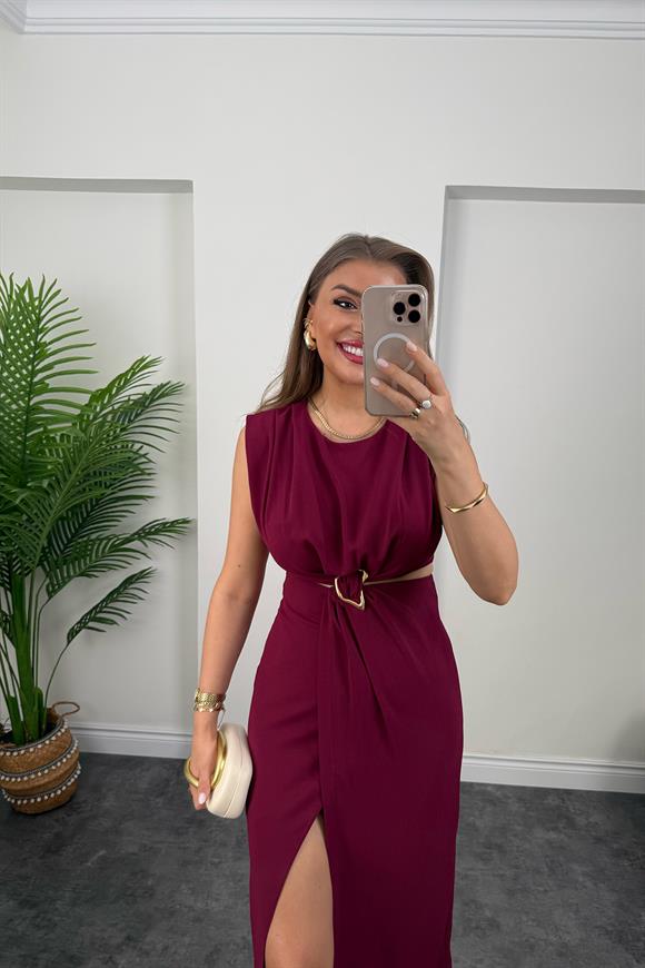 Premium Seri Yanları Dekolteli Gold Aksesuarlı Midi Elbise Bordo