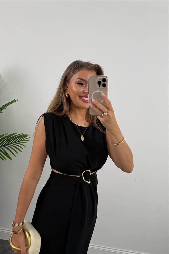 Premium Seri Yanları Dekolteli Gold Aksesuarlı Midi Elbise Siyah