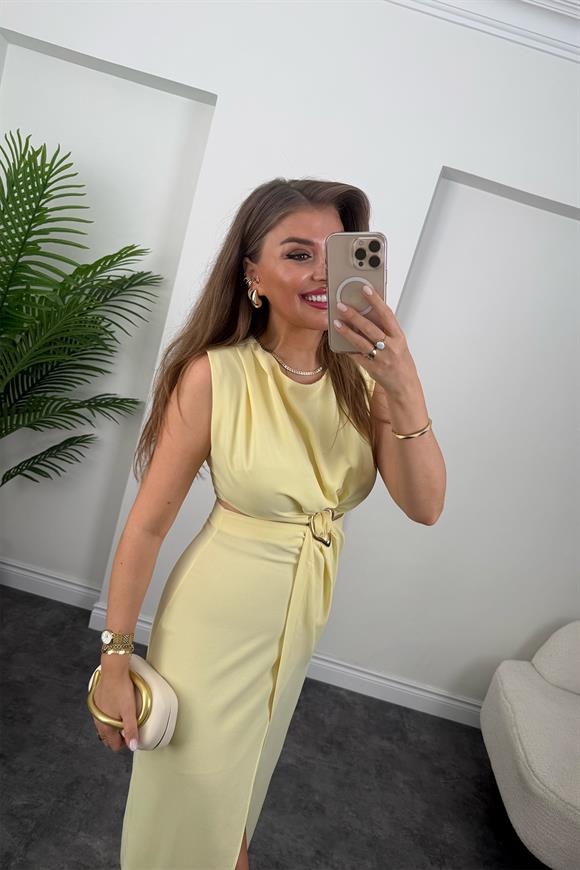 Premium Seri Yanları Dekolteli Gold Aksesuarlı Midi Elbise Sarı