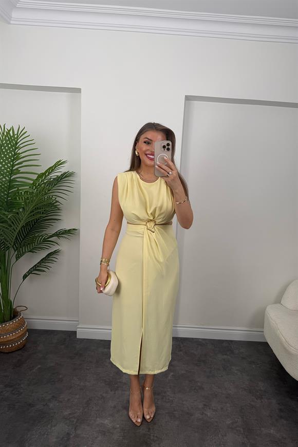 Premium Seri Yanları Dekolteli Gold Aksesuarlı Midi Elbise Sarı