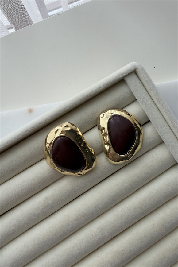 Reçine Detay Gold Asimetrik Küpe(Kahve)