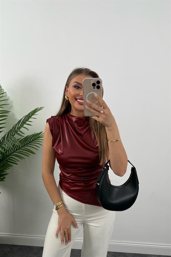 Saten Görünümlü Drapeli Asimetrik Mumlu Bluz Bordo