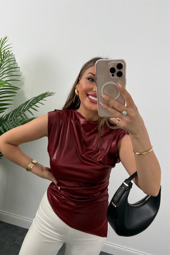 Saten Görünümlü Drapeli Asimetrik Mumlu Bluz Bordo