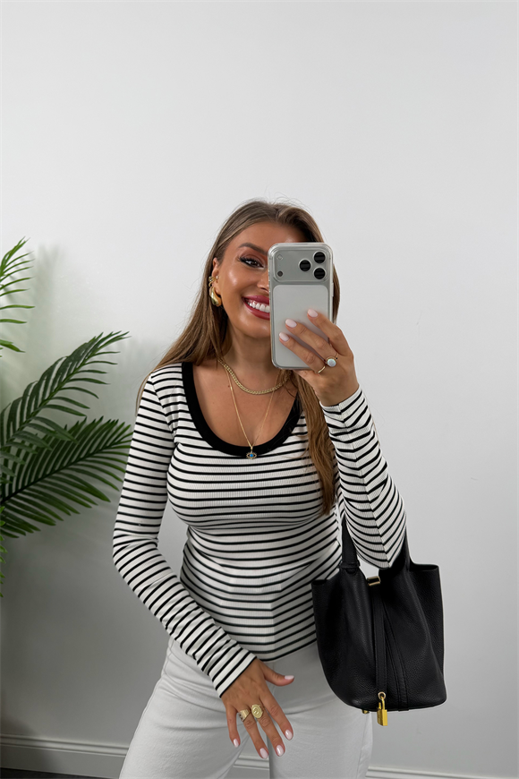 U Yaka %100 Pamuklu Likralı Basic Body Çizgili