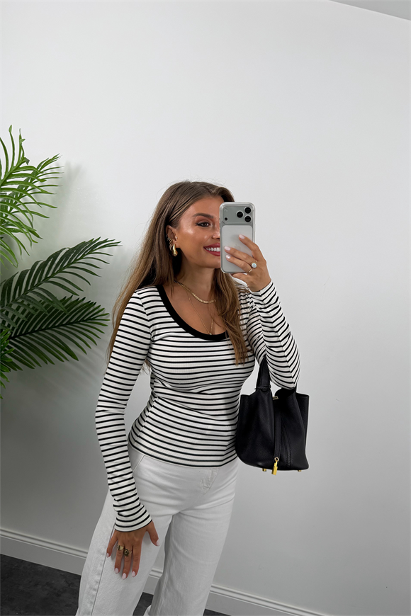 U Yaka %100 Pamuklu Likralı Basic Body Çizgili