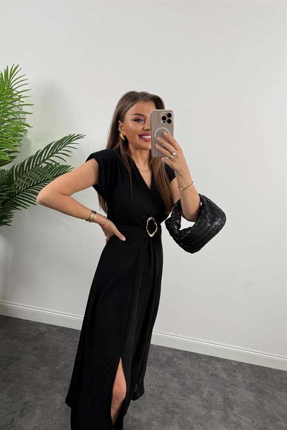 Vatkalı Çift Yırtmaçlı Gold Aksesuarlı Midi Boy Dökümlü Elbise Siyah