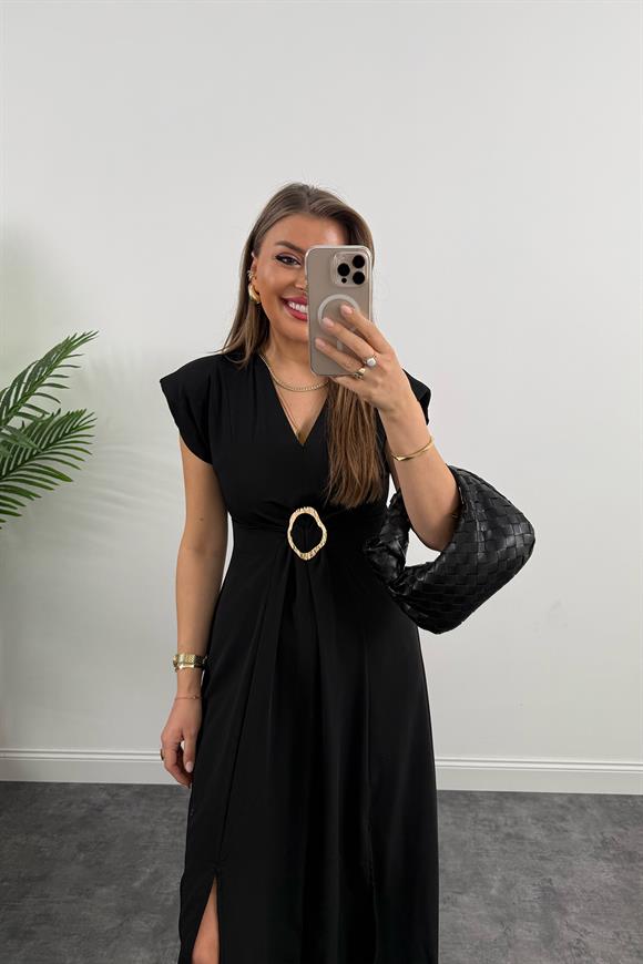 Vatkalı Çift Yırtmaçlı Gold Aksesuarlı Midi Boy Dökümlü Elbise Siyah