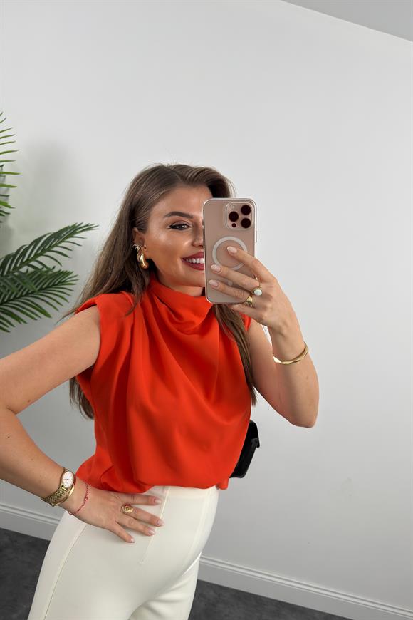 Vatkalı Drapeli Dik Yaka İpekli Krep Bluz Oranj