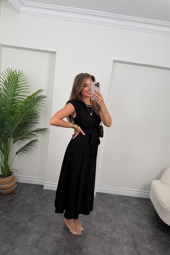 Vatkalı Kuşaklı Maxi Kloş Elbise Siyah
