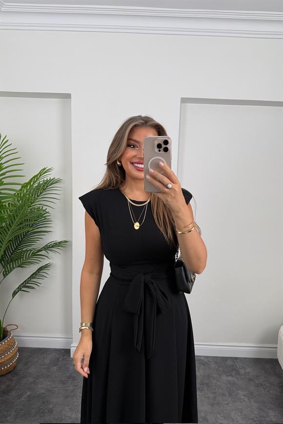 Vatkalı Kuşaklı Maxi Kloş Elbise Siyah