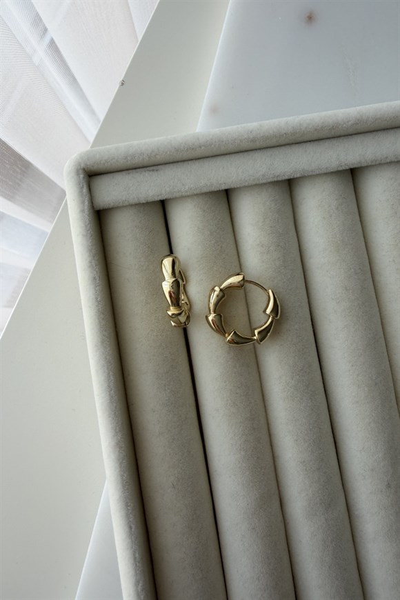 Xupıng Bombeli Oval Detaylı Halka Küpe