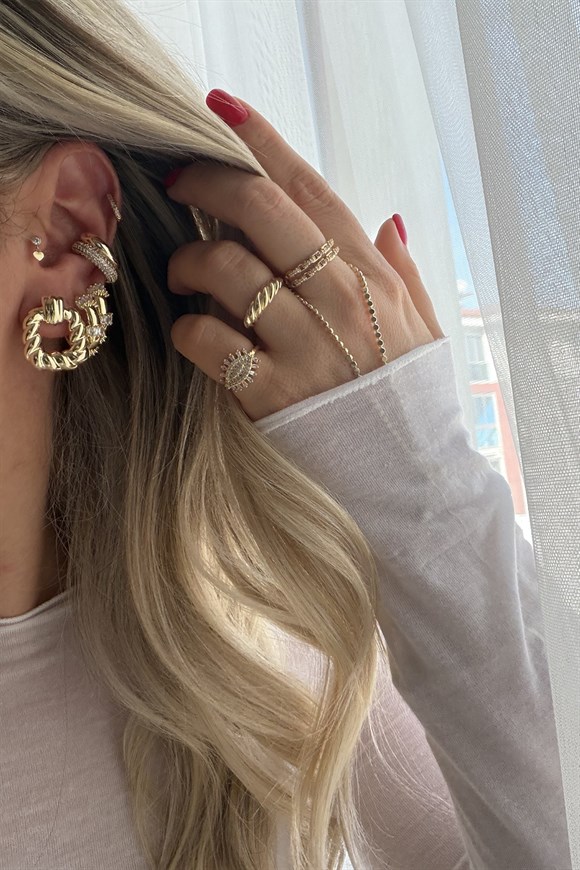 Xupıng Burgu Modelli Kare Küpe