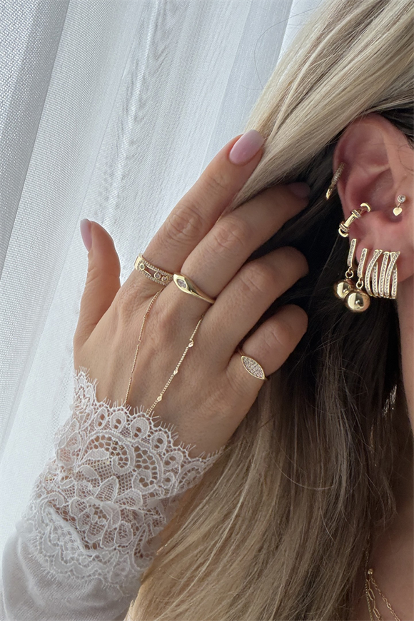 Xupıng Sıra Taşlı Çubuklu Küpe