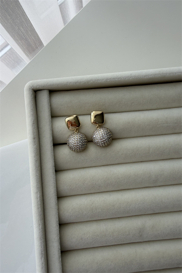 Xupıng Üstü Plaka Altı Top Sallantılı Küpe