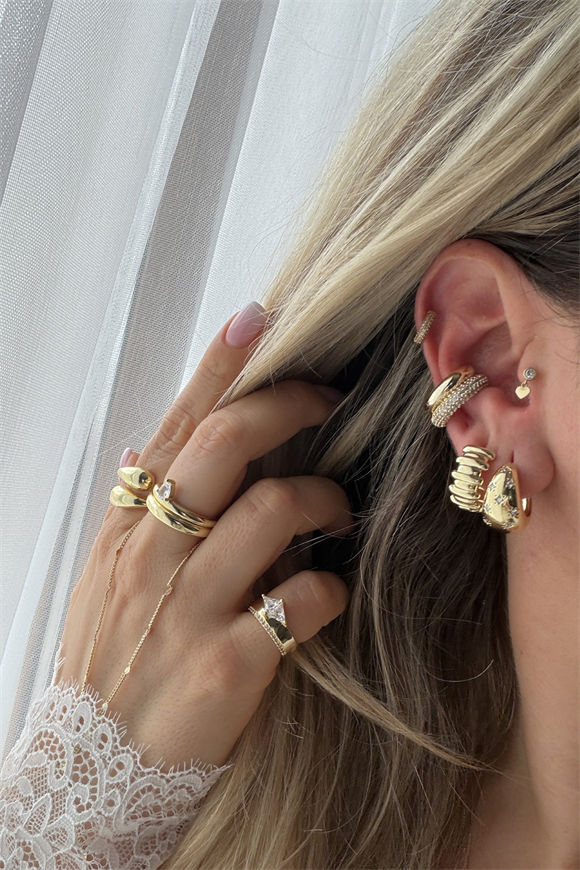 Xupıng Üstü Yıldız Detaylı Tombul Küçük Halka Küpe