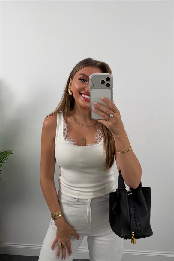 Yakası Dantelli U Yaka Likralı Atlet Ekru