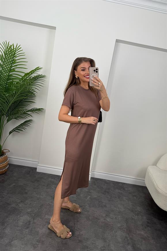 Yanı Yırtmaçlı Midi Boy Basic Elbise Kahverengi