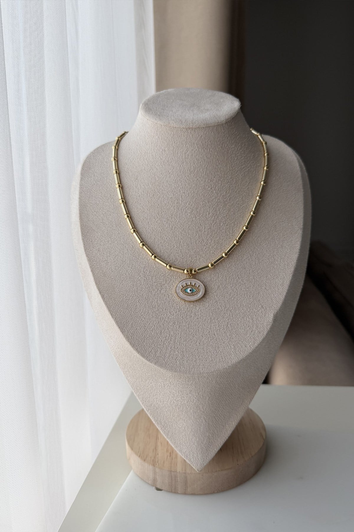 Beyaz Mineli Göz Kolye