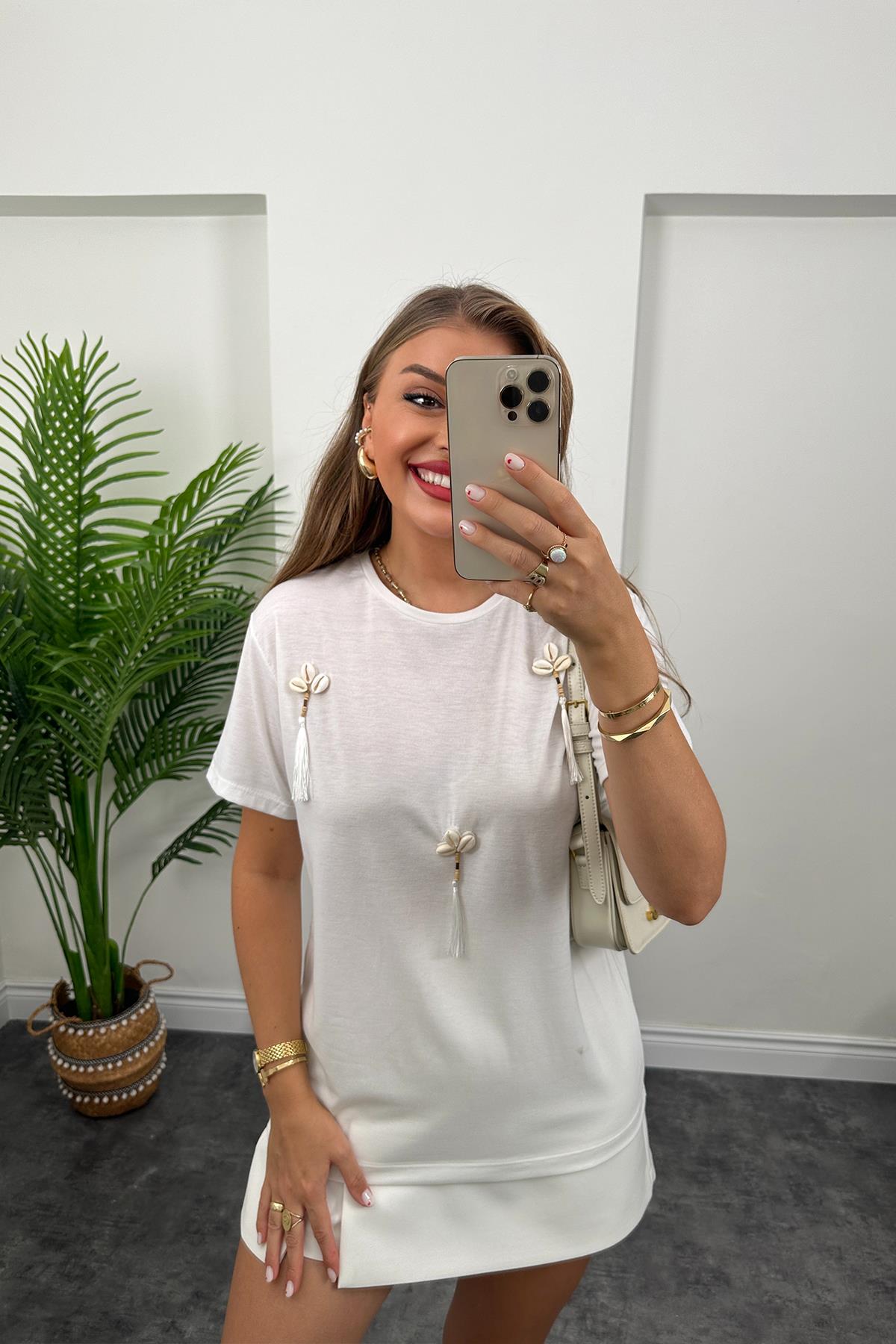 Deniz Kabuklu Püsküllü Tasarım Basic Tshirt