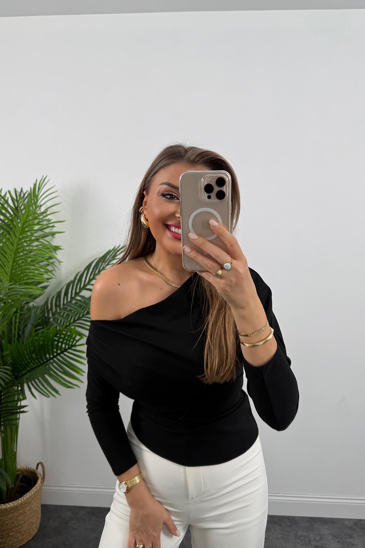 Düşük Omuz Drapeli Asimetrik Krep Bluz Siyah