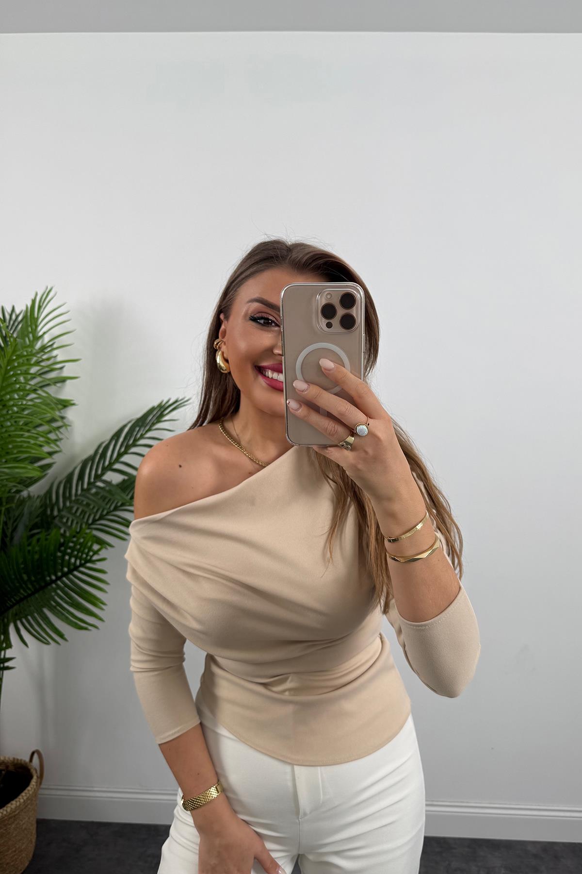 Düşük Omuz Drapeli Asimetrik Krep Bluz Taş