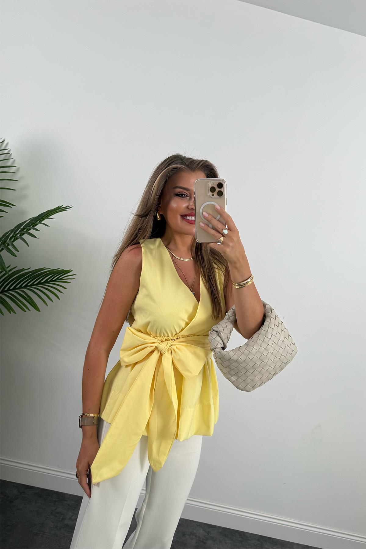 Eteği Valonlu Beli Kuşaklı Kruvaze Poplin Bluz Tatlı Sarı