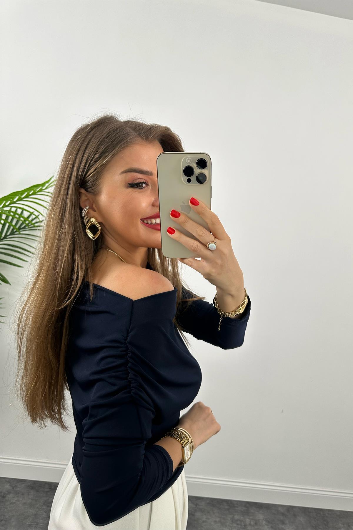 Kayık Yaka Drapeli Likralı Tasarım Bluz Lacivert