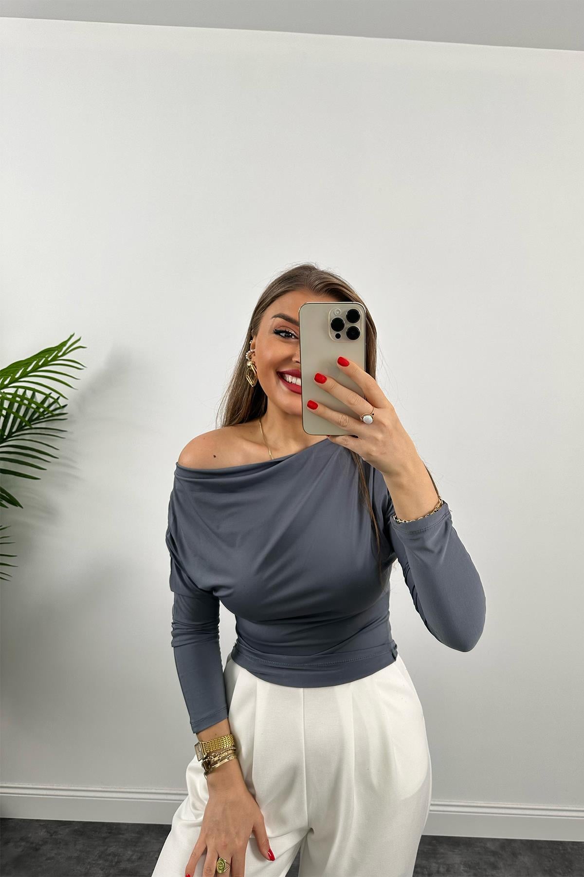 Kayık Yaka Drapeli Likralı Tasarım Bluz Gri
