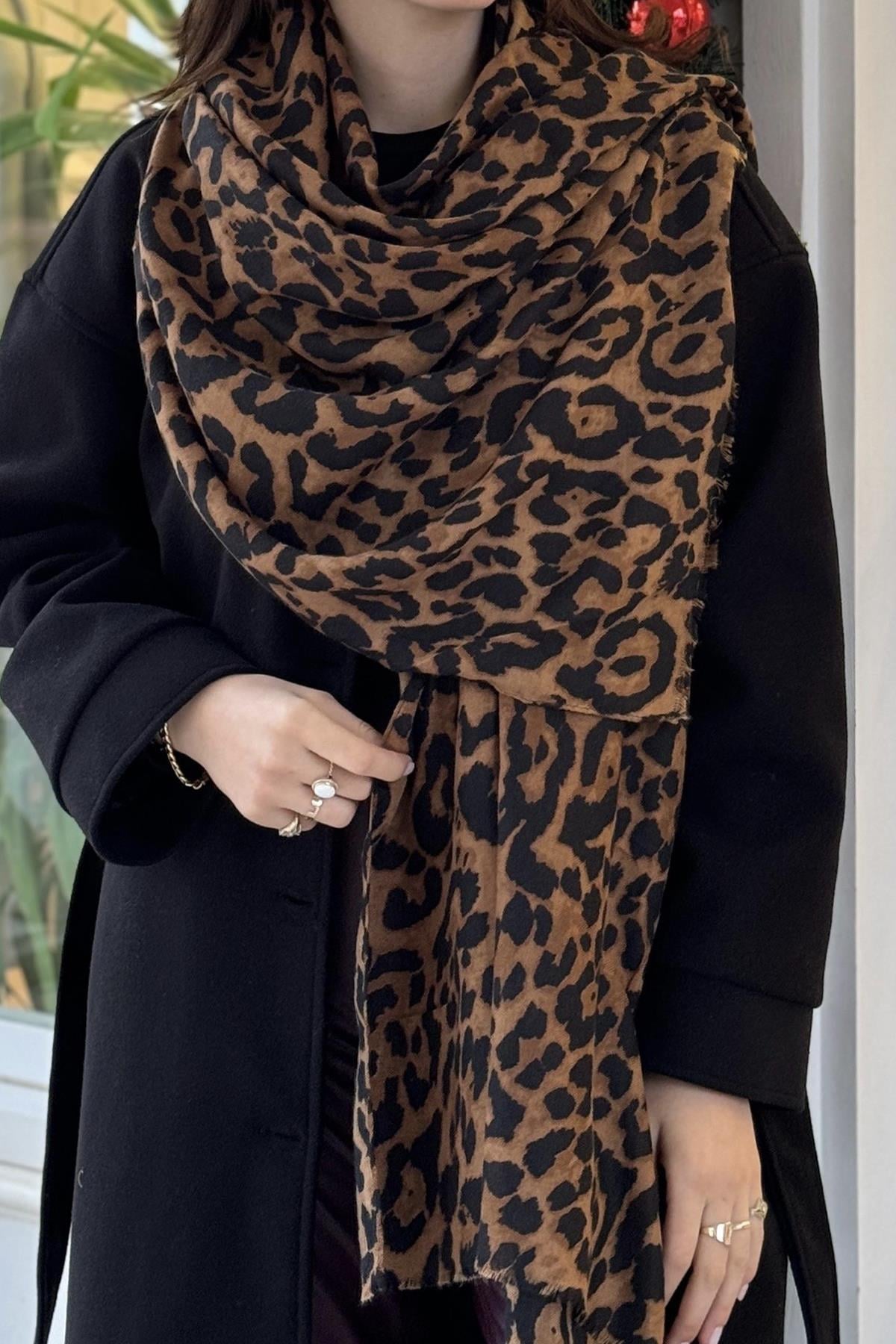 Leopar Desenli Kahve Rengi Şal
