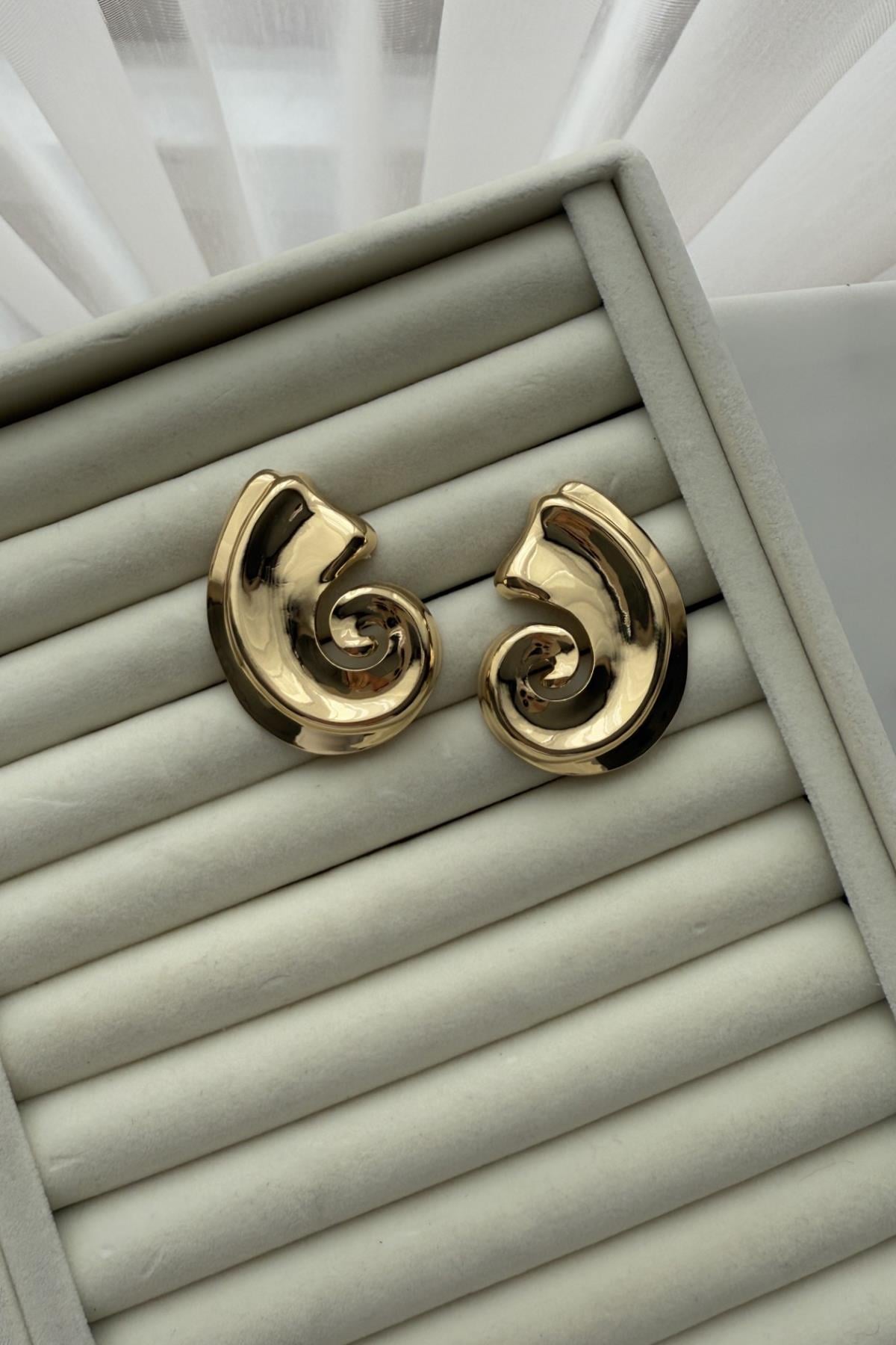 Marka Model Gold Kıvrımlı Küpe