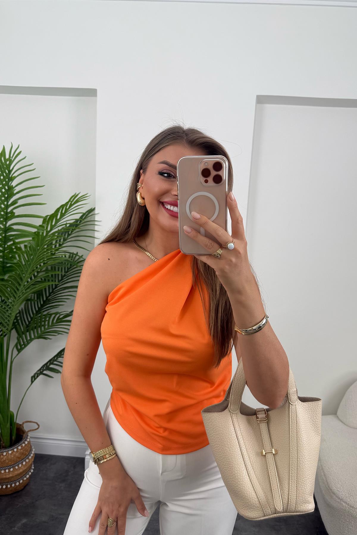 Marka Model Likralı Drapeli Tek Omuz Tasarım Bluz Turuncu 