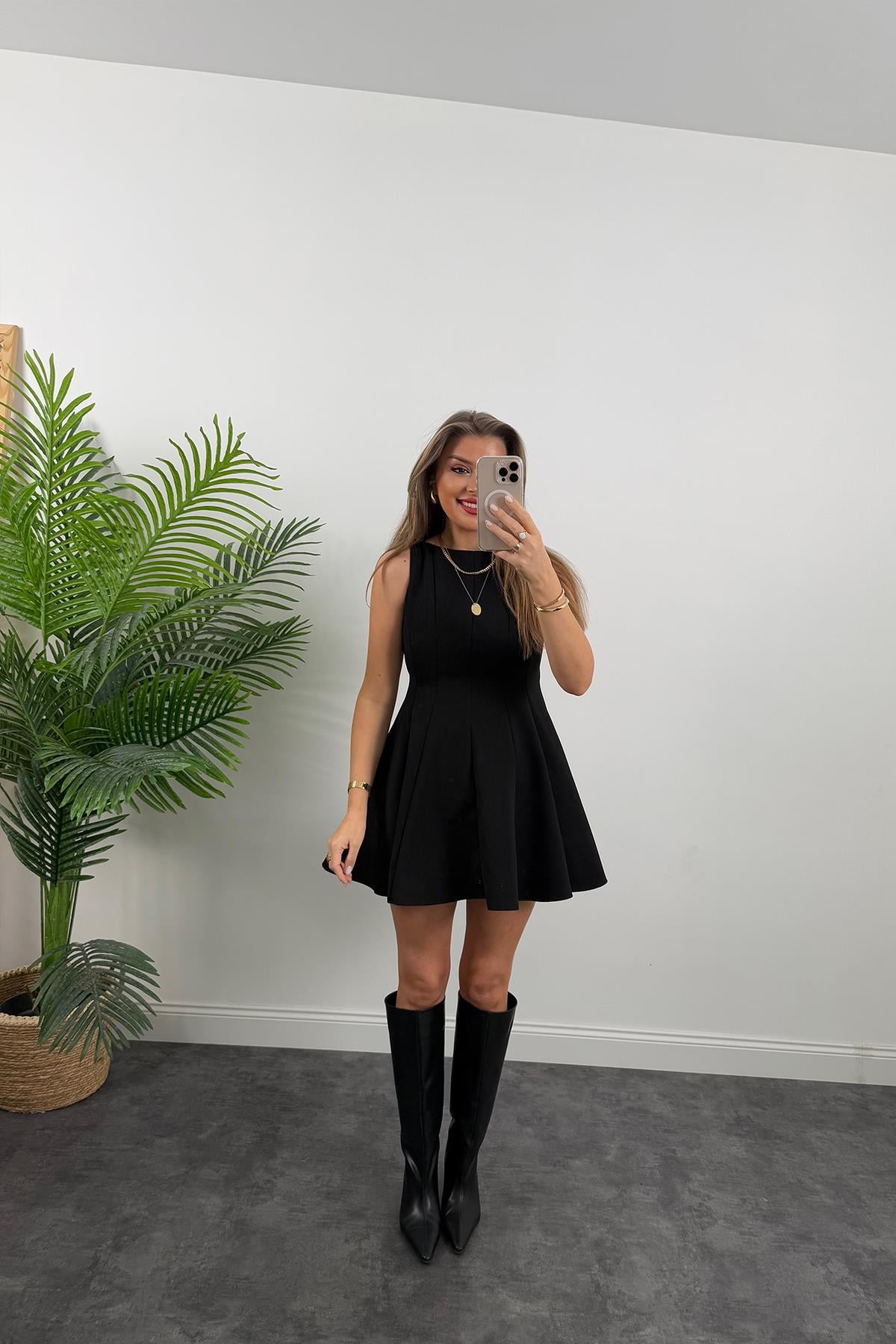 Marka Model Lüx Kumaş Volümlü Kloş Elbise Siyah